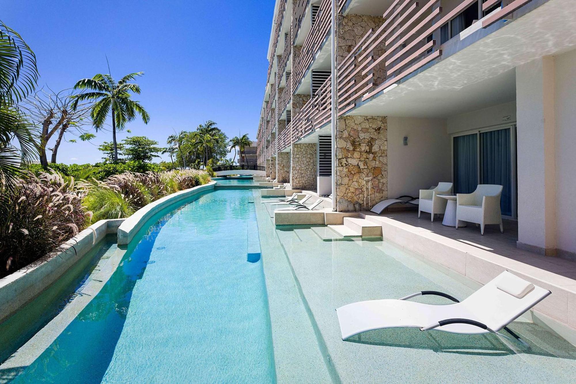 Swim Out Junior Suite